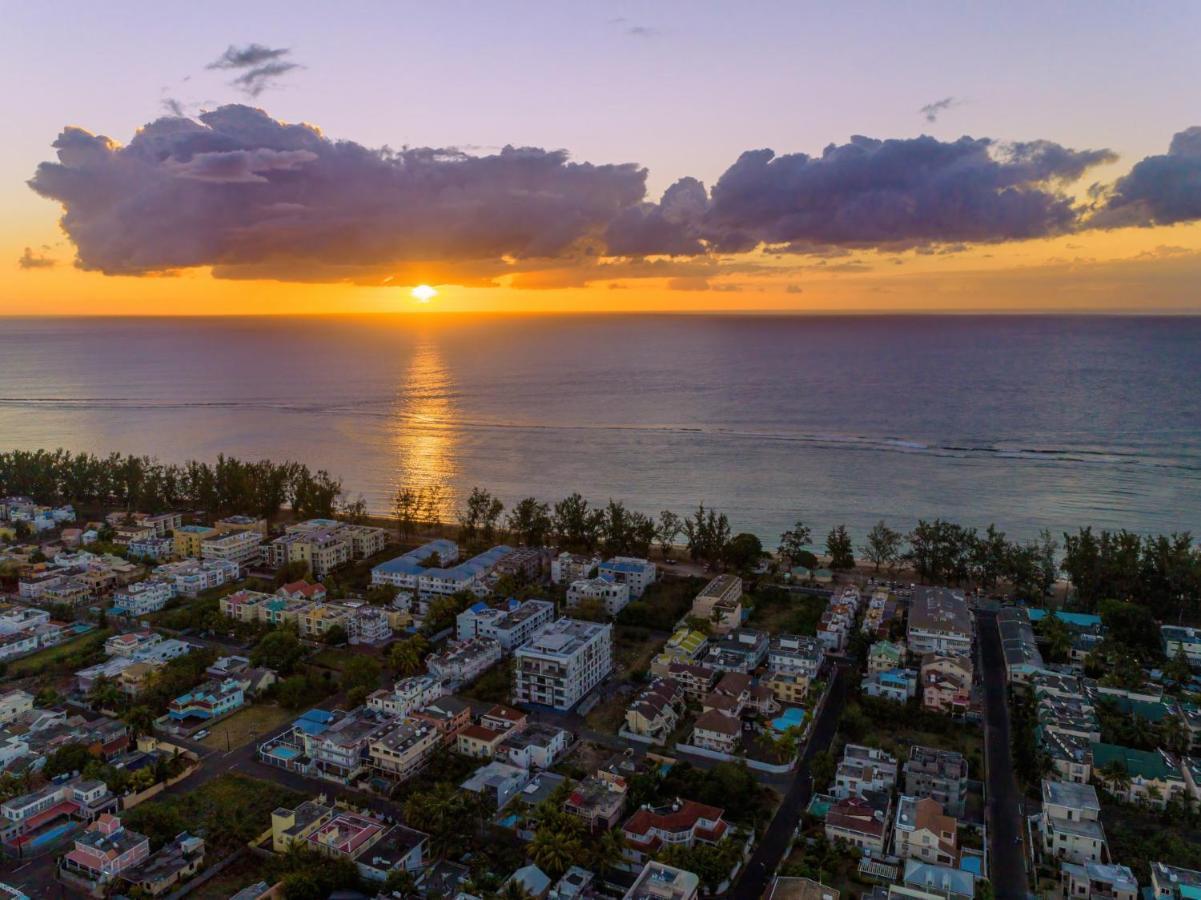 Les Cerisiers Beach Residence, Cosy And Modern 3 Bedroom Apartment Located 50 Metres From The Beach And From All Amenities And Restaurants On The Coastal Road Flic-en-Flacq Kültér fotó