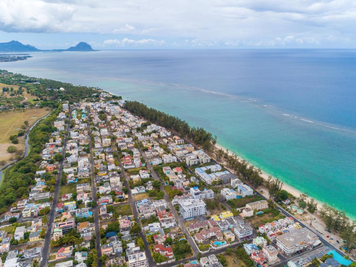 Les Cerisiers Beach Residence, Cosy And Modern 3 Bedroom Apartment Located 50 Metres From The Beach And From All Amenities And Restaurants On The Coastal Road Flic-en-Flacq Kültér fotó
